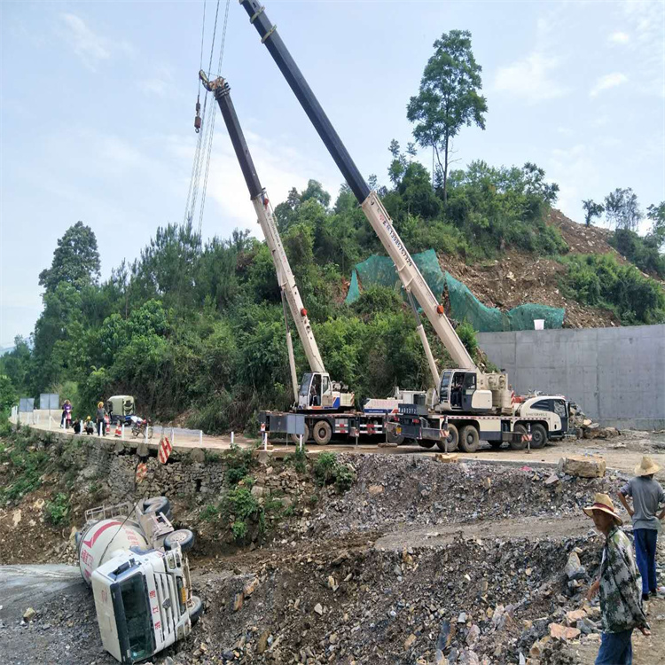 湘阴汽车掉沟里叫吊车救援要多少钱